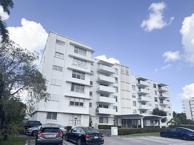 Berkshire House Condo photo 2